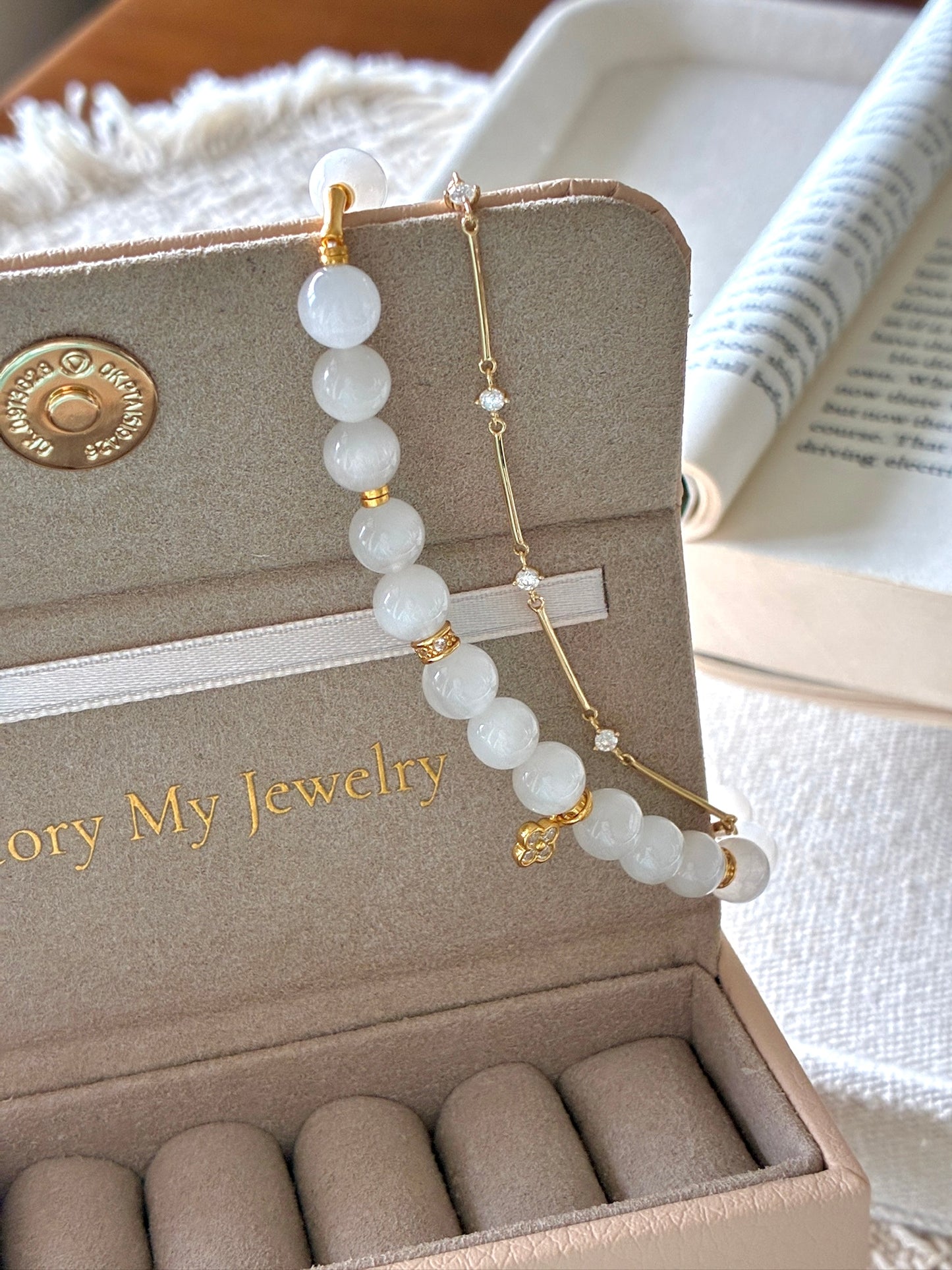 Clover · White Cat's Eye Rabbit Hair Quartz Bracelet