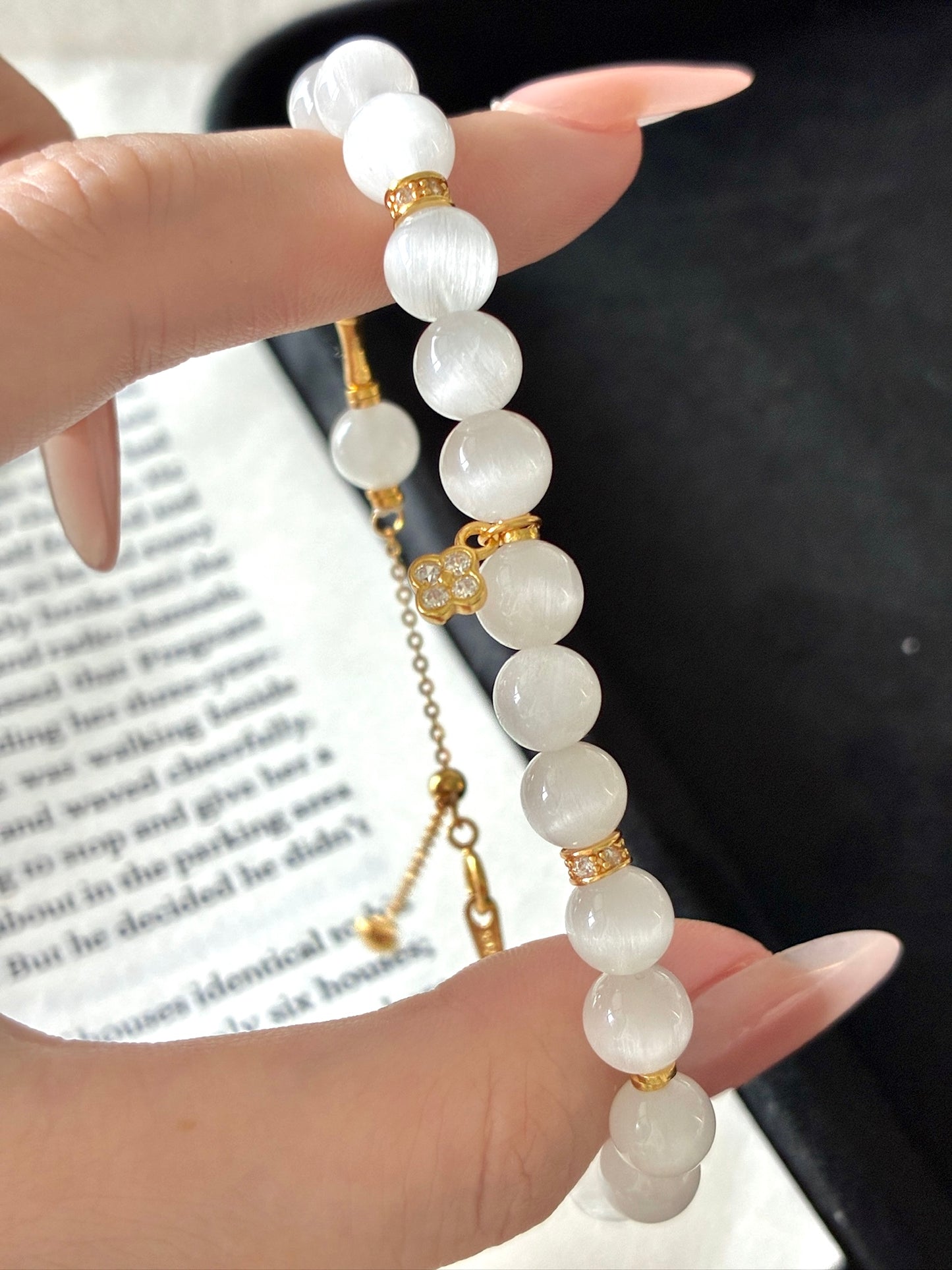 Clover · White Cat's Eye Rabbit Hair Quartz Bracelet