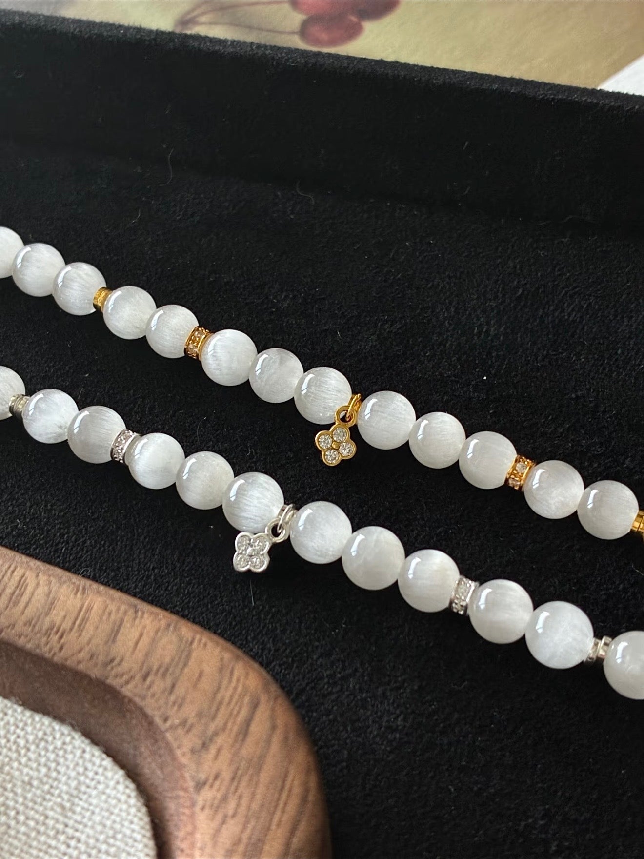 Clover · White Cat's Eye Rabbit Hair Quartz Bracelet